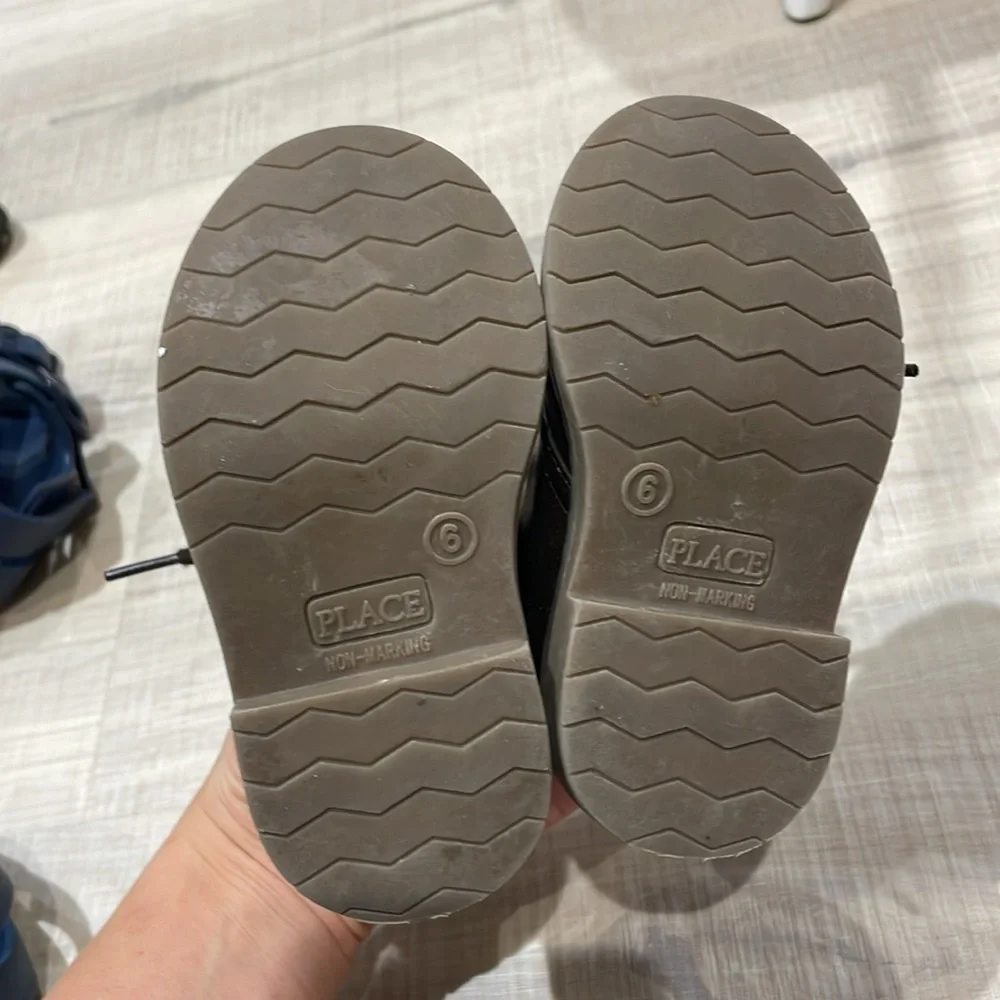 Toddler size 6 Brown faux leather boot shoes - Picture 4 of 6